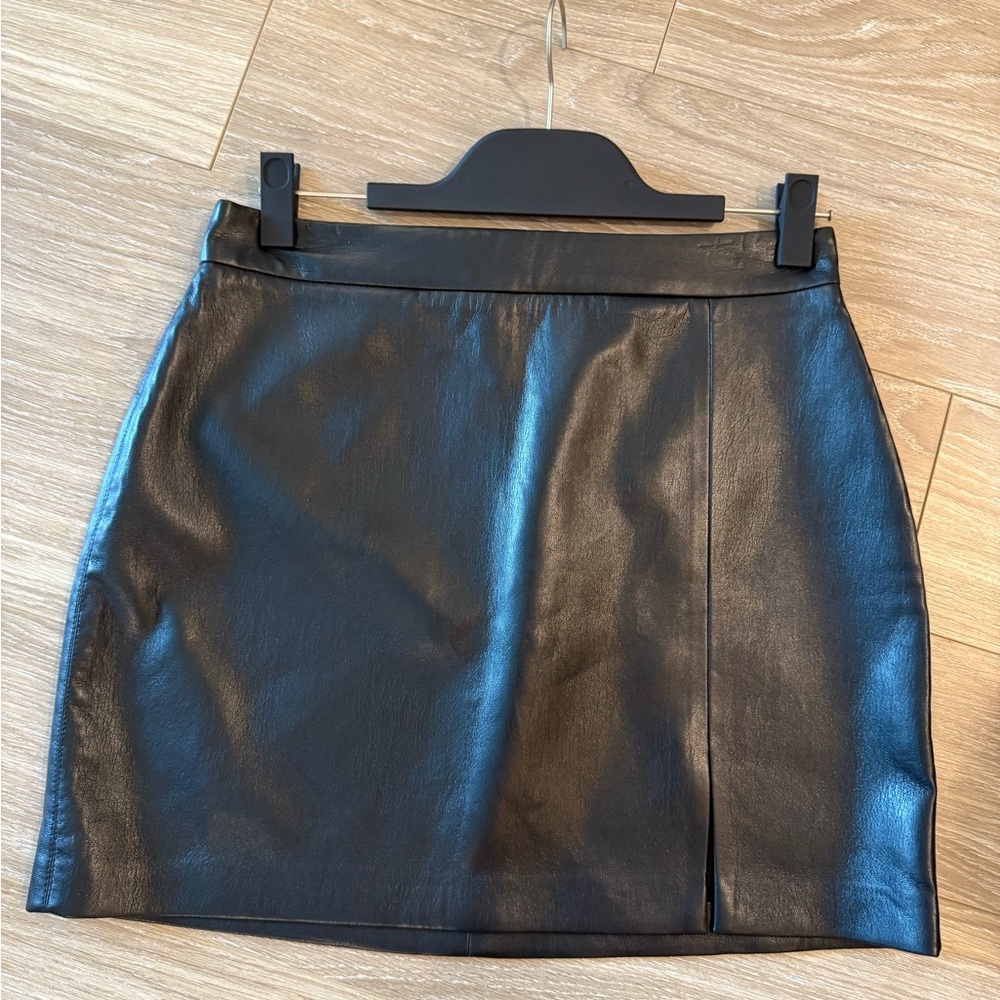 Wilfred Sleek Black Mini Skirt